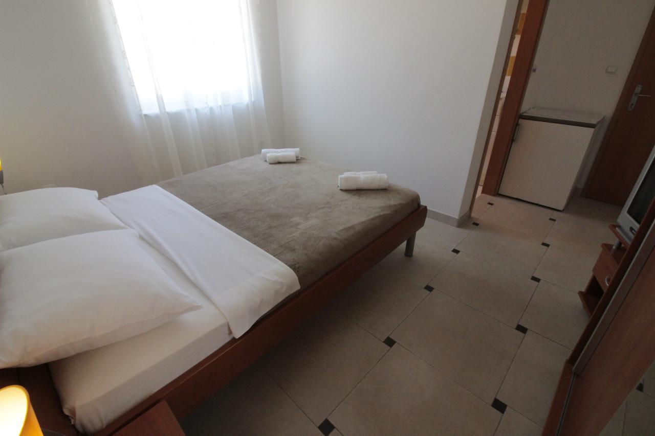 Studios & Rooms Fiesta Novalja Exteriér fotografie